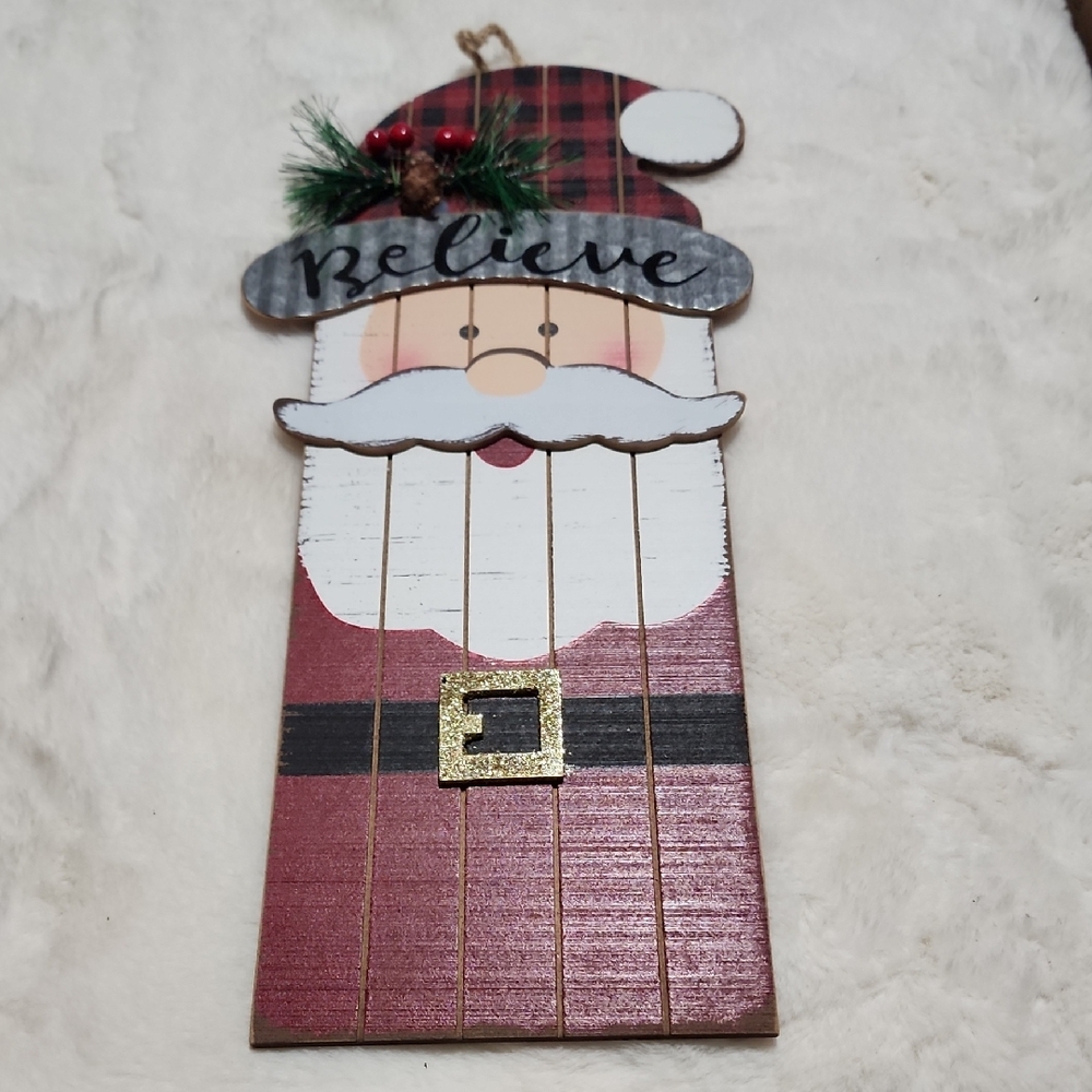Festive Santa Wall Decor with Gold Buckle. New !!